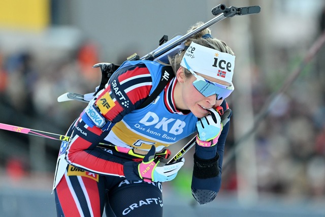 Ende einer Leidenszeit: Ingrid Landmark Tandrevold steht wieder ganz oben.  | Foto: Martin Schutt/dpa