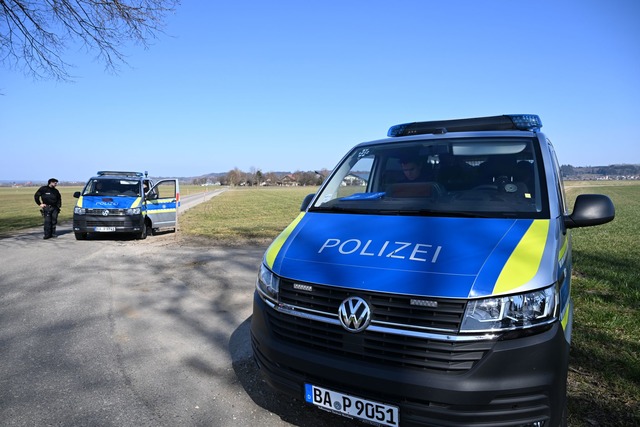 Polizei vor landwirtschaftlichen Gro&s...erneut Rinder misshandelt worden sein.  | Foto: Pichler/swd-medien/dpa