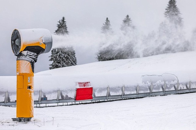 Schneekanonen könnten dem Hochschwarzwald mehr Skitourismus bescheren. | Foto: Philipp von Ditfurth (dpa) Schneekanonen könnten dem Hochschwarzwald mehr Skitourismus bescheren. | Foto: Philipp von Ditfurth (dpa)