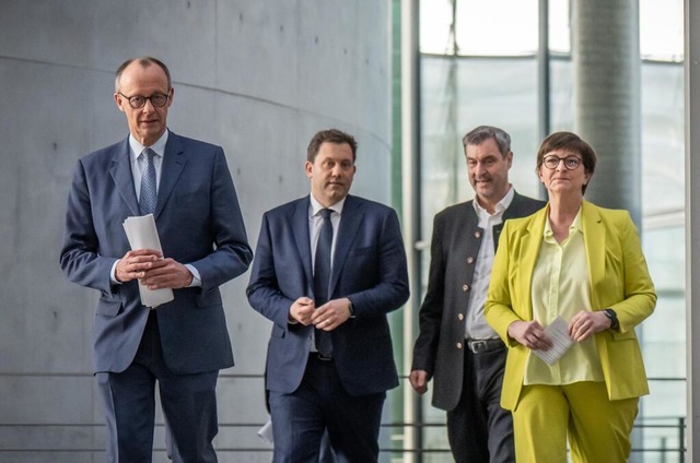 Die Sondierenden: Friedrich Merz, Lars Klingbeil, Markus Sder, Saskia Esken  | Foto: Michael Kappeler (dpa)