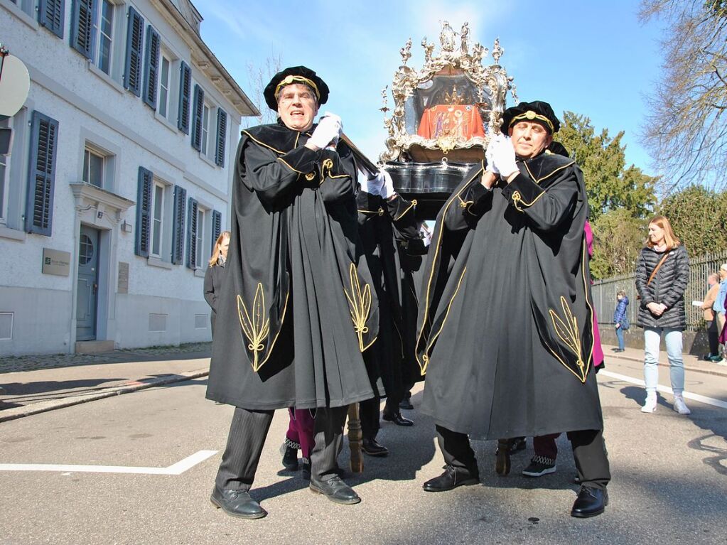 Zu Ehren des heiligen Fridolin zog eine Prozession durch die Innenstadt von Bad Sckingen.