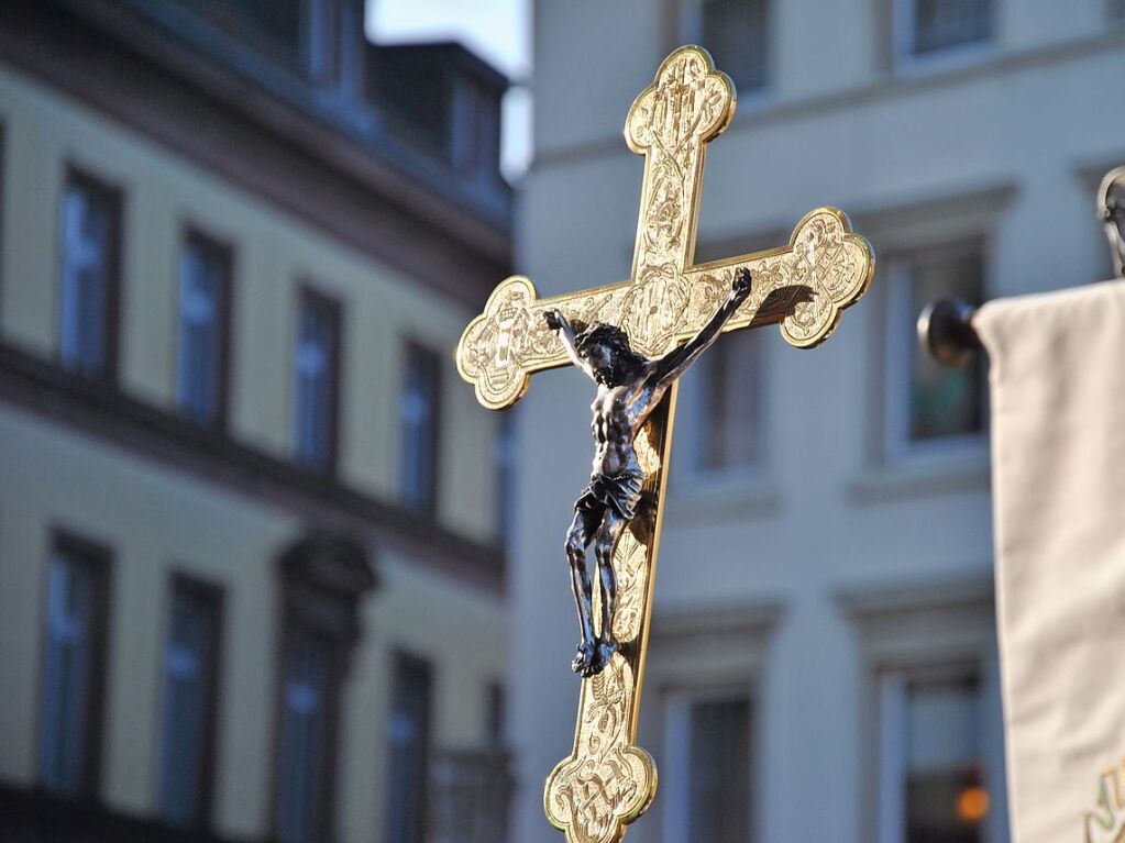 Zu Ehren des heiligen Fridolin zog eine Prozession durch die Innenstadt von Bad Sckingen.