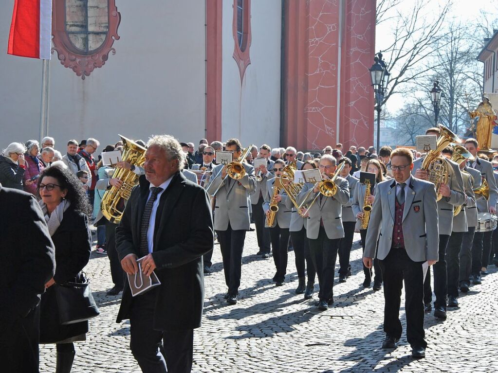 Zu Ehren des heiligen Fridolin zog eine Prozession durch die Innenstadt von Bad Sckingen.