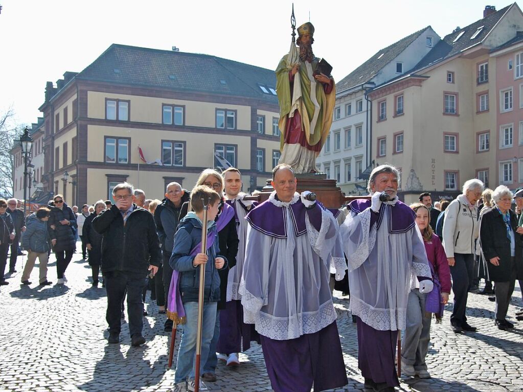 Zu Ehren des heiligen Fridolin zog eine Prozession durch die Innenstadt von Bad Sckingen.