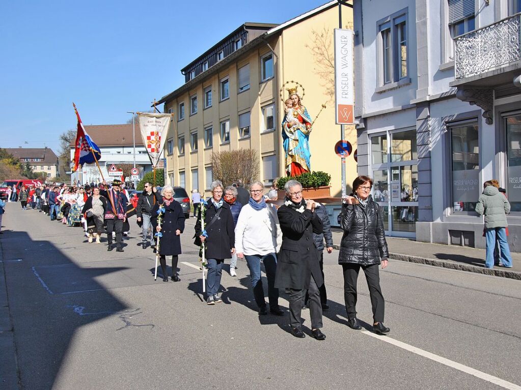 Zu Ehren des heiligen Fridolin zog eine Prozession durch die Innenstadt von Bad Sckingen.