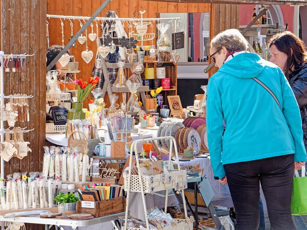 Breisgauer Frhling in Kenzingen: Vielfltiges Kunsthandwerk - ganz im Zeichen von Frhling und Ostern - prgte das Angebot an den Stnden in der Innenstadt.