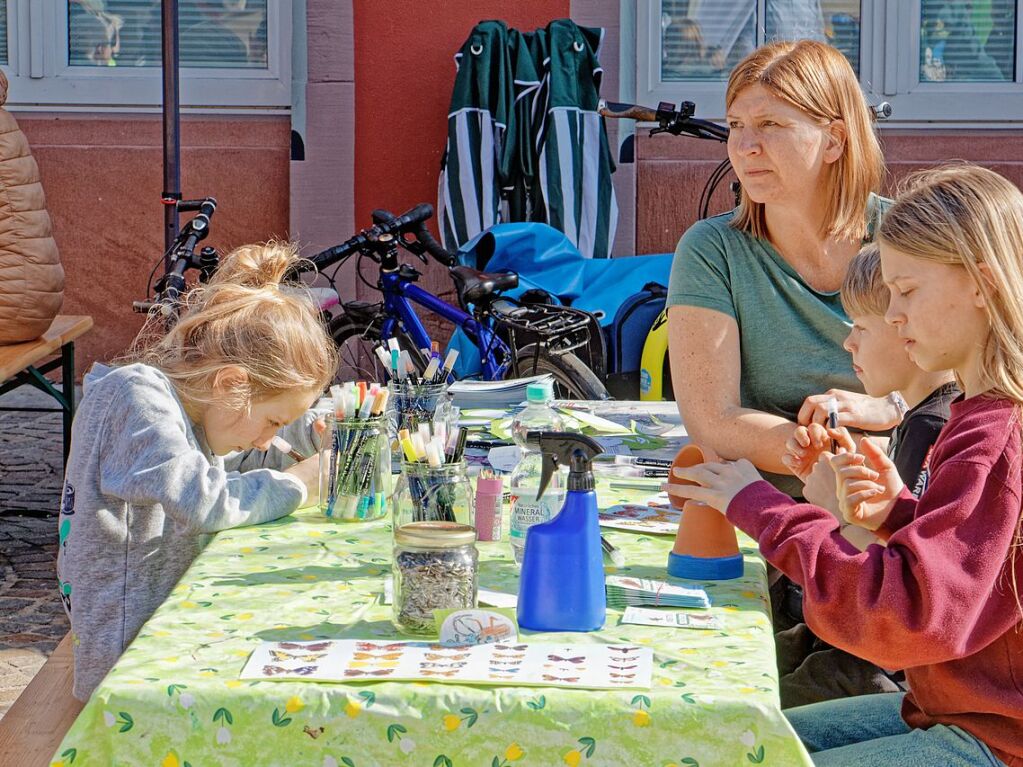 Breisgauer Frhling in Kenzingen: Auch Bastelangebote waren gefragt.