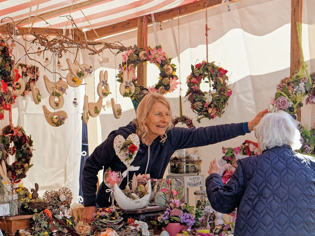 Breisgauer Frhling in Kenzingen: Vielfltiges Kunsthandwerk - ganz im Zeichen von Frhling und Ostern - prgte das Angebot an den Stnden in der Innenstadt.