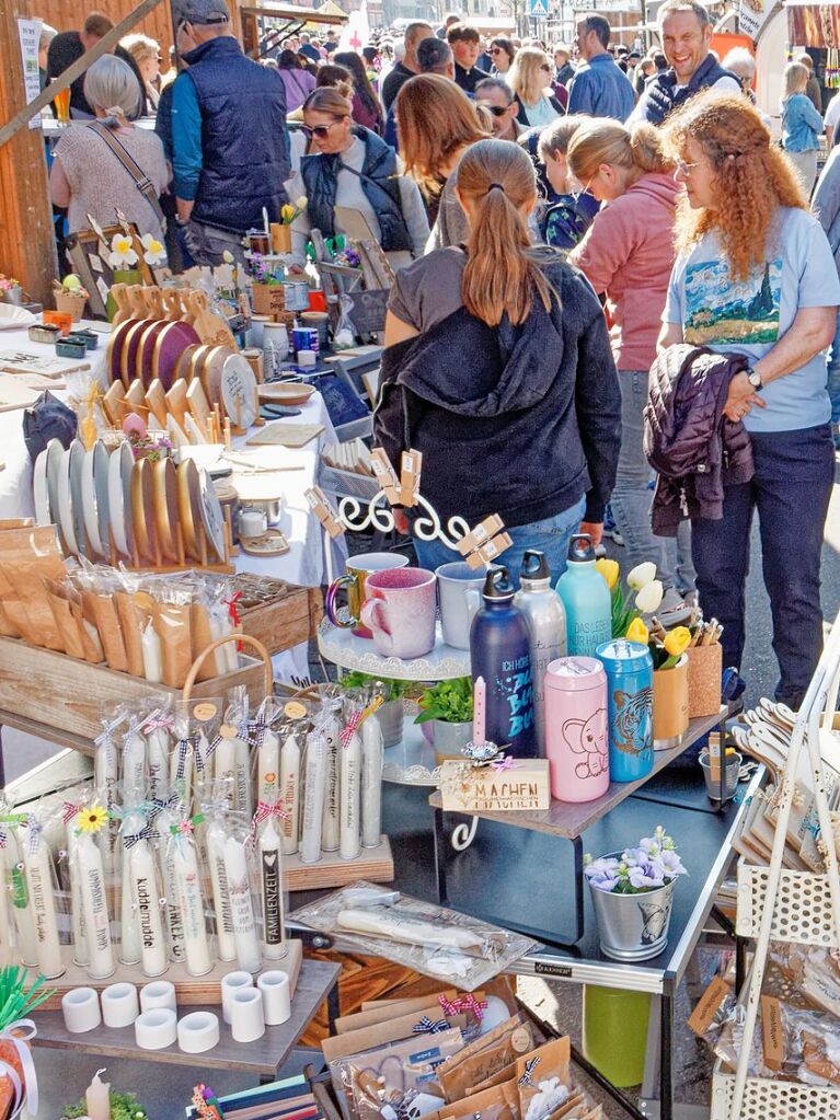 Breisgauer Frhling in Kenzingen: Dichtes Gedrnge herrschte am Sonntag bei strahlendem Sonnenschein in der Kenzinger Innenstadt.