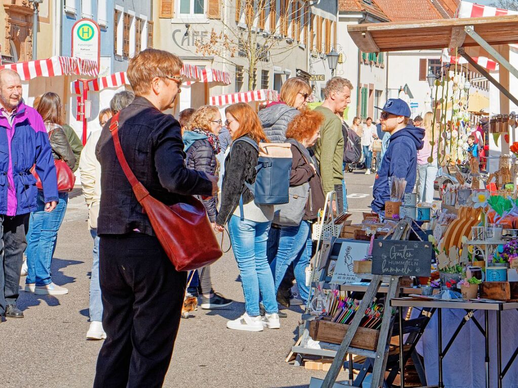 Breisgauer Frhling in Kenzingen: Schon am Samstag nutzten viele Besucher das schne Wetter zum Bummel durch die Innenstadt.