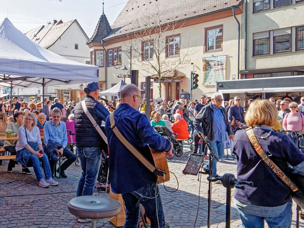 Breisgauer Frhling in Kenzingen: Die Band Handg'machd bei ihrem Auftritt am Sonntag in der Kenzinger Innenstadt.