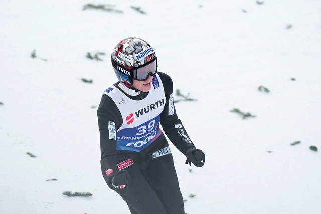 Skispringer Marius Lindvik wurde nach Silber disqualifiziert.  | Foto: Matthias Schrader/AP/dpa