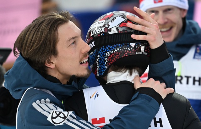 Kurze Freude: Silber f&uuml;r Marius Lindvik hat keinen Bestand.  | Foto: Hendrik Schmidt/dpa