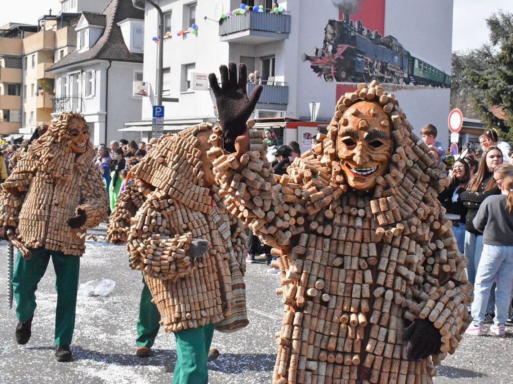 Rund 120 Fasnachtscliquen zogen am Sonntag durch Weil am Rhein und trieben Schabernack mit den Zuschauern.