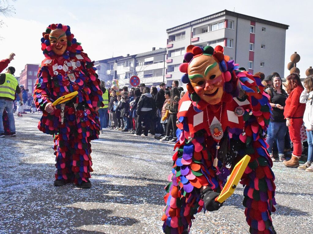 Rund 120 Fasnachtscliquen zogen am Sonntag durch Weil am Rhein und trieben Schabernack mit den Zuschauern.