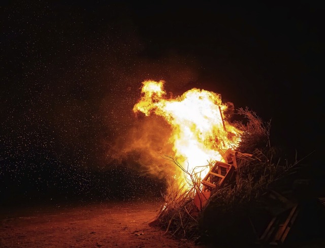 Am Schrofenbuckel  in Neuglashtten ga...s Feuer &#8211; und Scheiben schieen.  | Foto: Wolfgang Scheu