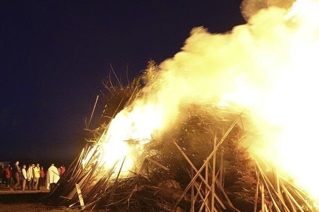 Fasnachtsfeuer verknden vom Ende der Fasnacht