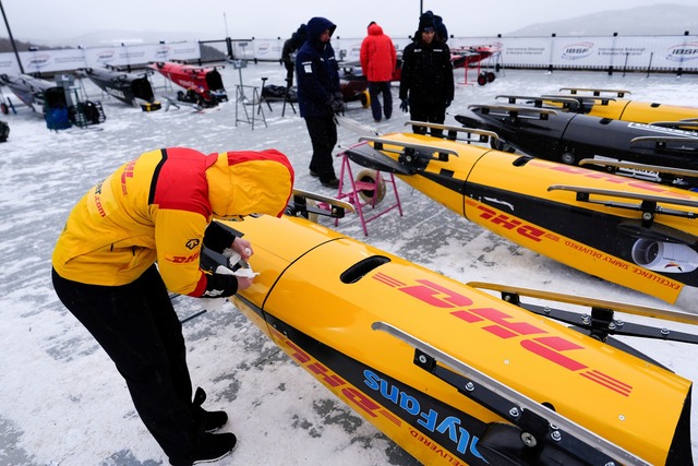 Die deutschen Bob-Piloten lieferten bei der Zweierbob-WM voll ab.  | Foto: Julia Demaree Nikhinson/AP/dpa