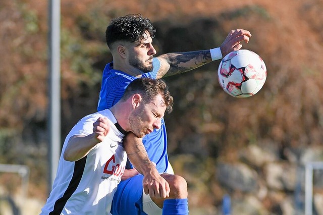 &#8222;Waren zu harmlos&#8220;: Fabian...egen Danilo Avellina (Lrrach-Stetten)  | Foto: Gerd Grndl