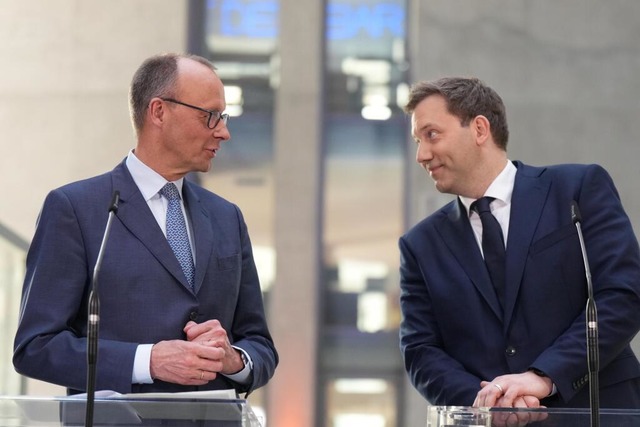 Wollen koalieren, trotz offener Fragen...und der SPD-Vorsitzende Lars Klingbeil  | Foto: Michael Kappeler (dpa)