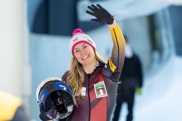 Laura Nolte freut sich bei der Monobob-WM in Lake Placid &uuml;ber Silber.  | Foto: Expa/Johann Groder/APA/dpa