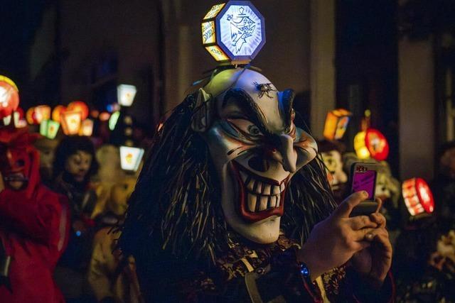 Fotos: So farbenfroh leuchten die Laternen beim Morgestraich in Basel