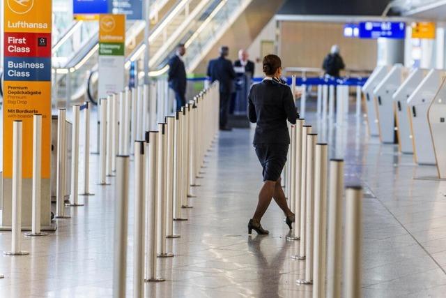 Warnstreiks an 13 deutschen Flughfen legen Flugverkehr lahm