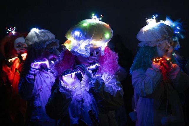 Basler Fasnacht beginnt mit einem friedlichen  Morgestraich und dem Cortge mit mehr als 11.000 Teilnehmern