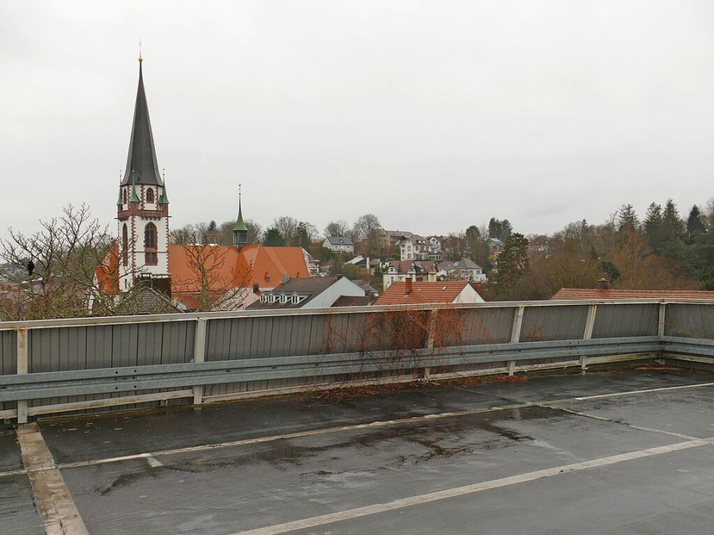 Das Parkhaus Innenstadt an der Hochburger Strae soll im Frhling 2025 abgerissen werden.