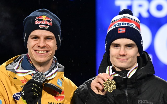 Bleibt ihm Gold? Marius Lindvik wurde im zweiten Einzel disqualifiziert.  | Foto: Hendrik Schmidt/dpa