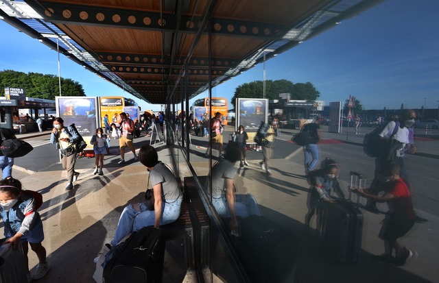 Der Flughafen bei Memmingen hat mittle...eiter aufgestockt werden. (Archivbild)  | Foto: Karl-Josef Hildenbrand/dpa