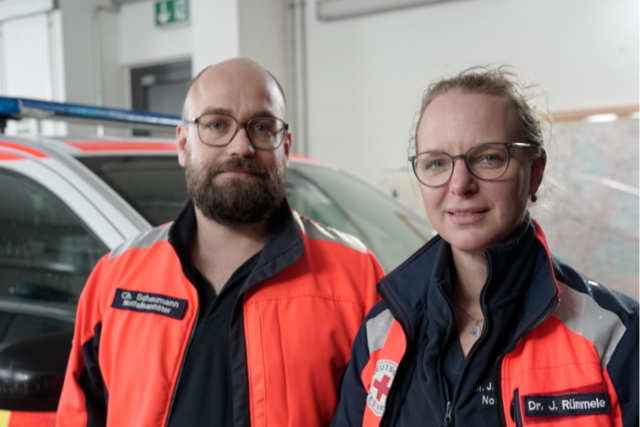 Aus dem Tiefschlaf in den Einsatz - unterwegs mit einer Notrztin und einem Notfallsanitter in Freiburg