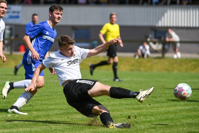 Tor und Vorlage beim 3:2-Sieg gegen de...och auf dem alten Kanderner Naturrasen  | Foto: Gerd Grndl