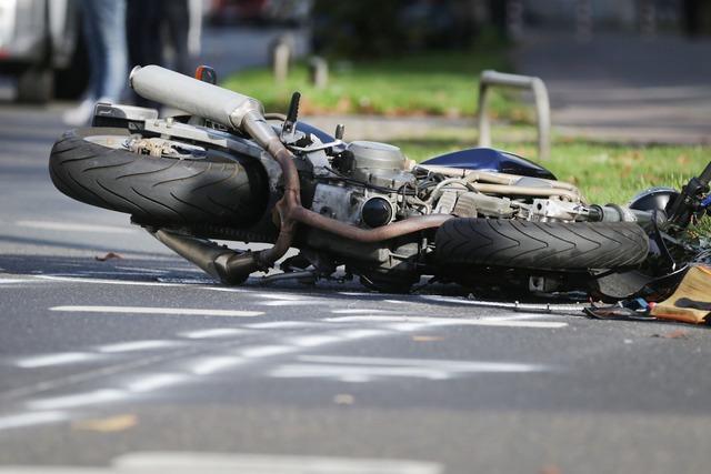 Motorradfahrer verletzt sich bei Sturz bei Bad Sckingen