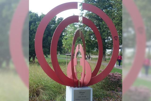 Lasse Branders Kunst in Rheinfelden: Rotes Metall, das seine Kreise zieht