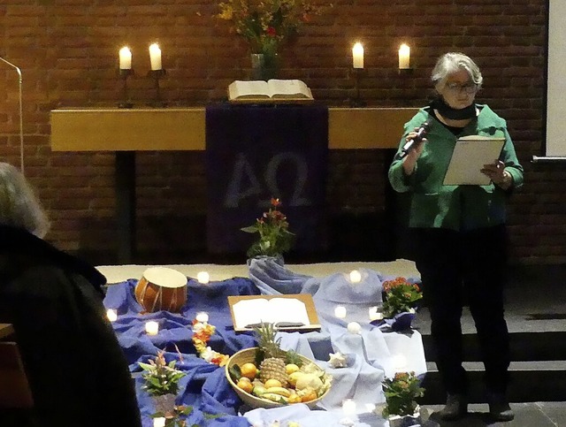 Dora Lutz begrte die Gste beim Weltgebetstags-Gottesdienst.  | Foto: daniela nubaum-jacob