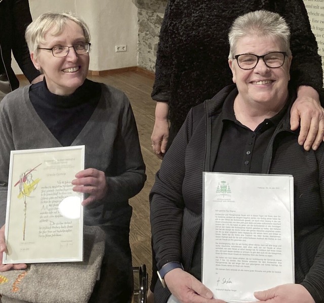 Fr langjhrige Treue zum Kirchenchor ... und Marlies Wagner (50 Jahre) geehrt.  | Foto: Peter Meister