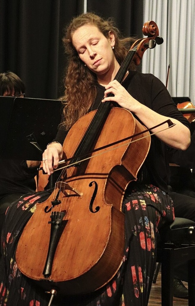 Cellistin Charlotte Gulikers spielte Haydns Cellokonzert Nummer 2.  | Foto: Juliana Eiland-Jung