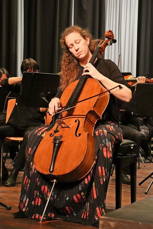 Cellistin Charlotte Gulikers spielte Haydns Cellokonzert Nummer 2.  | Foto: Juliana Eiland-Jung