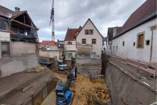 An der Baustelle des Gasthauses Stube in Pfaffenweiler klafft ein riesiges Loch