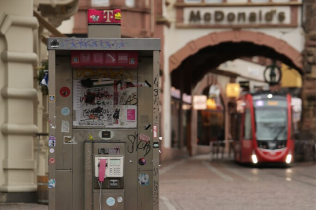 Freiburgs Telefonzellen - zwischen Stillstand und Entsorgung