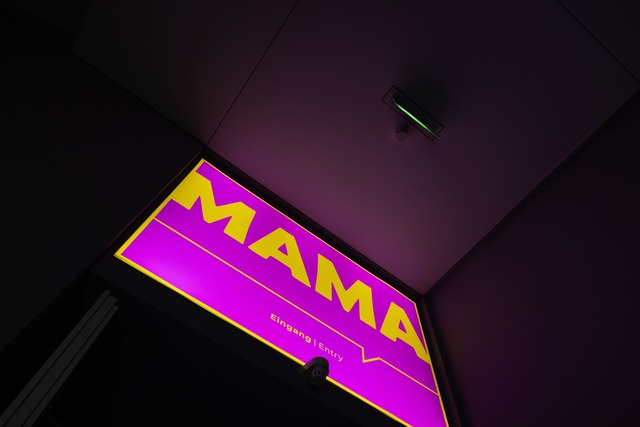 Die Ausstellung "Mama. Von Maria bis M...rschaft vom 14. Jahrhundert bis heute.  | Foto: Rolf Vennenbernd/dpa