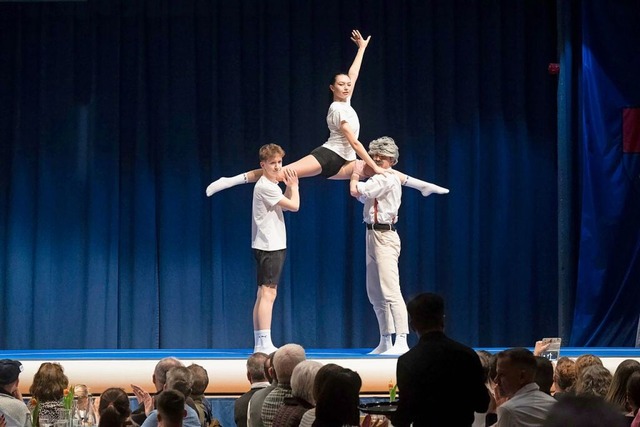 Akrobatische Turneinlagen sind Teil der Show.  | Foto: Volker Mnch