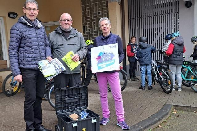 Die Fler-Grundschule in Wallbach bekommt das Zertifikat "Fahrradfreundliche Schule"