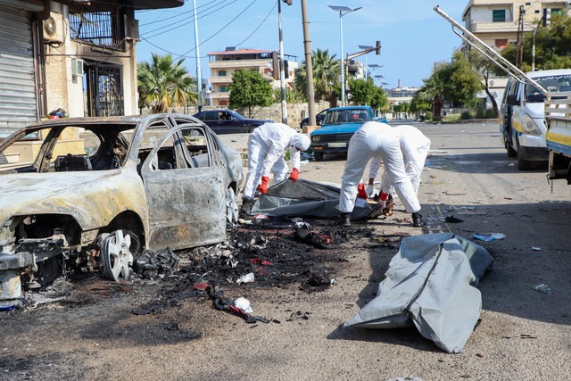 Nach Einsch&auml;tzung von Menschenrec...henende Hinrichtungsszenen abgespielt.  | Foto: Uncredited/Syrian Civil Defense White Helmets/AP/dpa