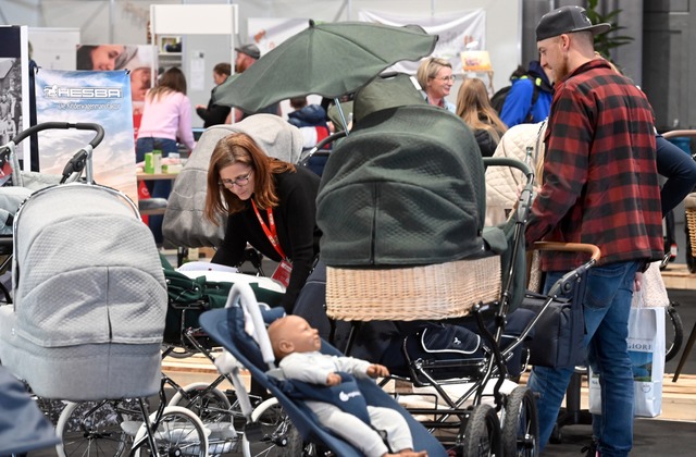 Werdende Eltern werden auf allen Teilen der Messe fndig...  | Foto: Thomas Kunz 