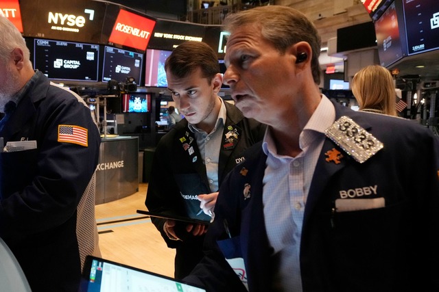 Die Stimmung an der Wall Street leidet unter dem Strafzoll-Chaos.  | Foto: Richard Drew/AP/dpa