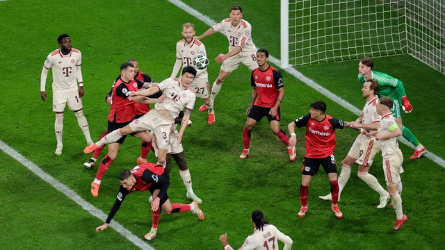 Bayer-Angriff abgewehrt: Der FC Bayern steht im Champions-League-Viertelfinale  | Foto: Rolf Vennenbernd/dpa