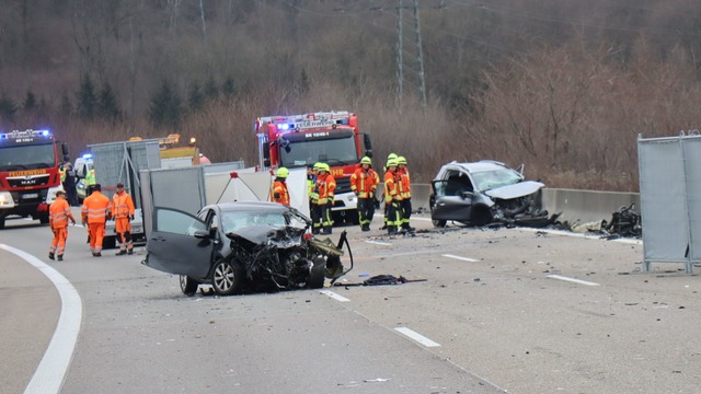 Zwei Menschen kamen auf der A6 ums Leben.  | Foto: Ren&eacute; Priebe/-/dpa