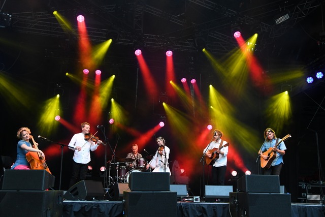 Die Helene Blum &amp; Harald Haugaard ... &quot;Stimmen&quot; im Rosenfelspark.  | Foto: Barbara Ruda